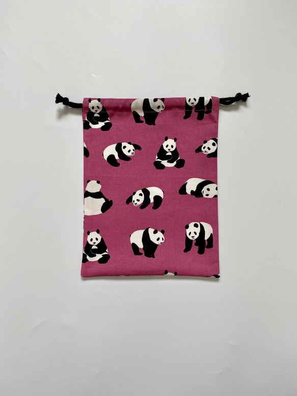 癒されパンダ柄ピンク色☆120〜130サイズこどもエプロン、三角巾、巾着3点セット 8枚目の画像