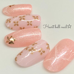 New♪》ネイルチップ…メタリックゴールドの小花ネイル…♪ ネイル