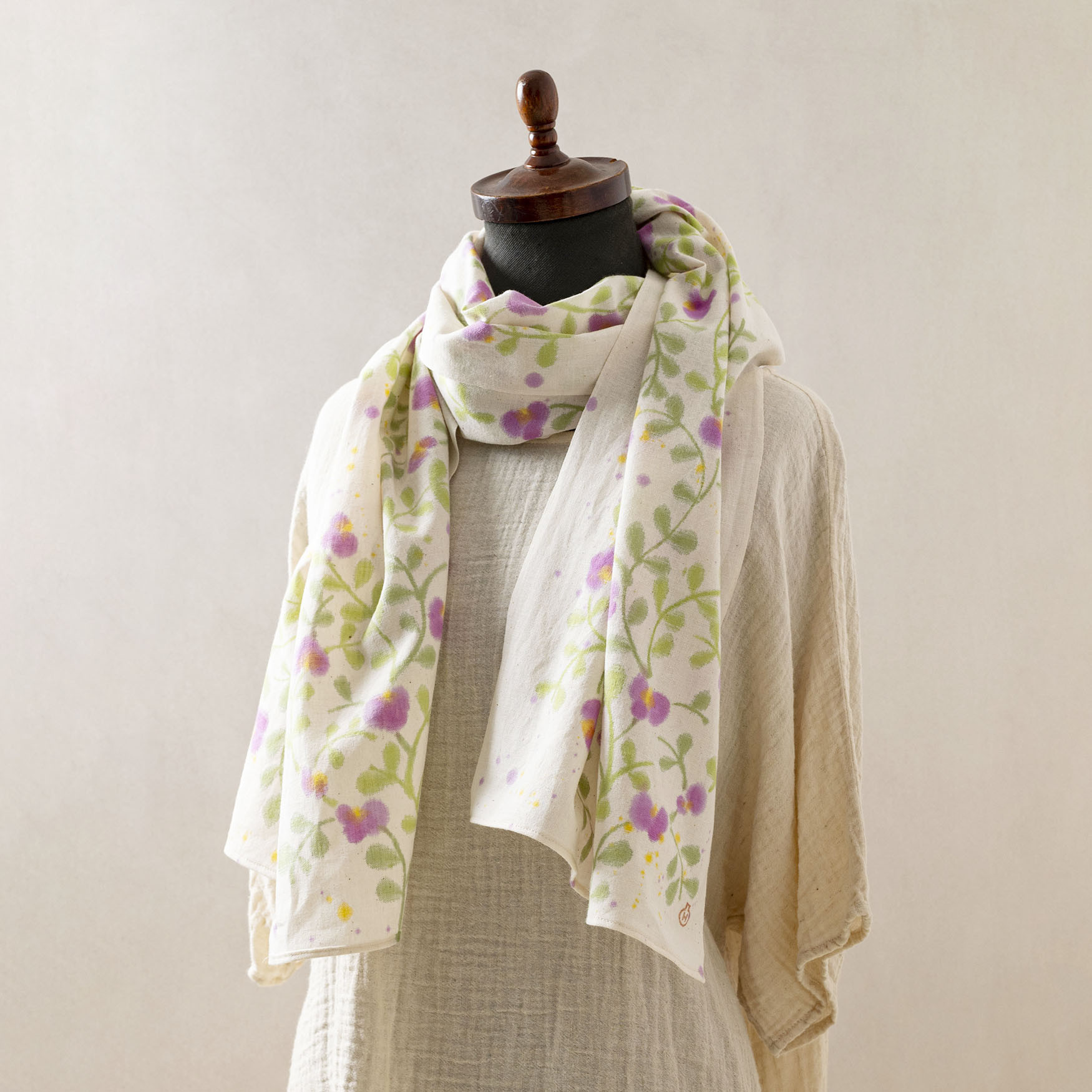 伊勢木綿の手描き染めストール / カラスノエンドウ・紫