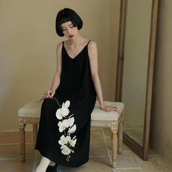 黑色 高級感簡約V領基礎款洋裝 A字版型內搭外穿極簡連身裙 第7張的照片