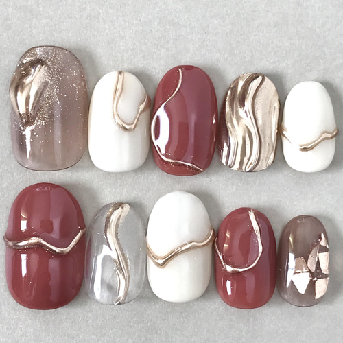 【オーダー】ネイルチップ　ネイビーホワイト韓国ワンホン　曲線うねうね　ニュアンス オーダー】ネイルチップネイビーホワイト韓国ワンホン曲線うねうね