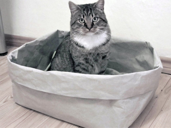 即納｜レザーのような手触り 丈夫＆洗える 猫の紙袋 ベッド ウォッシャブルペーパー （グレー） 1枚目の画像