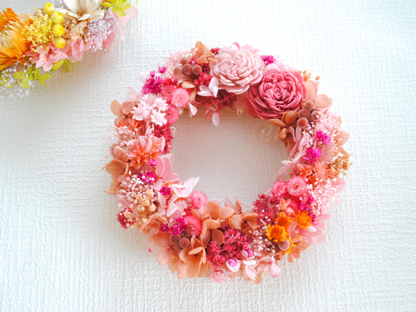 【送料&ラッピング無料！】10種類のお花が見え隠れ！ピンクリース◎直径16㎝ 1枚目の画像
