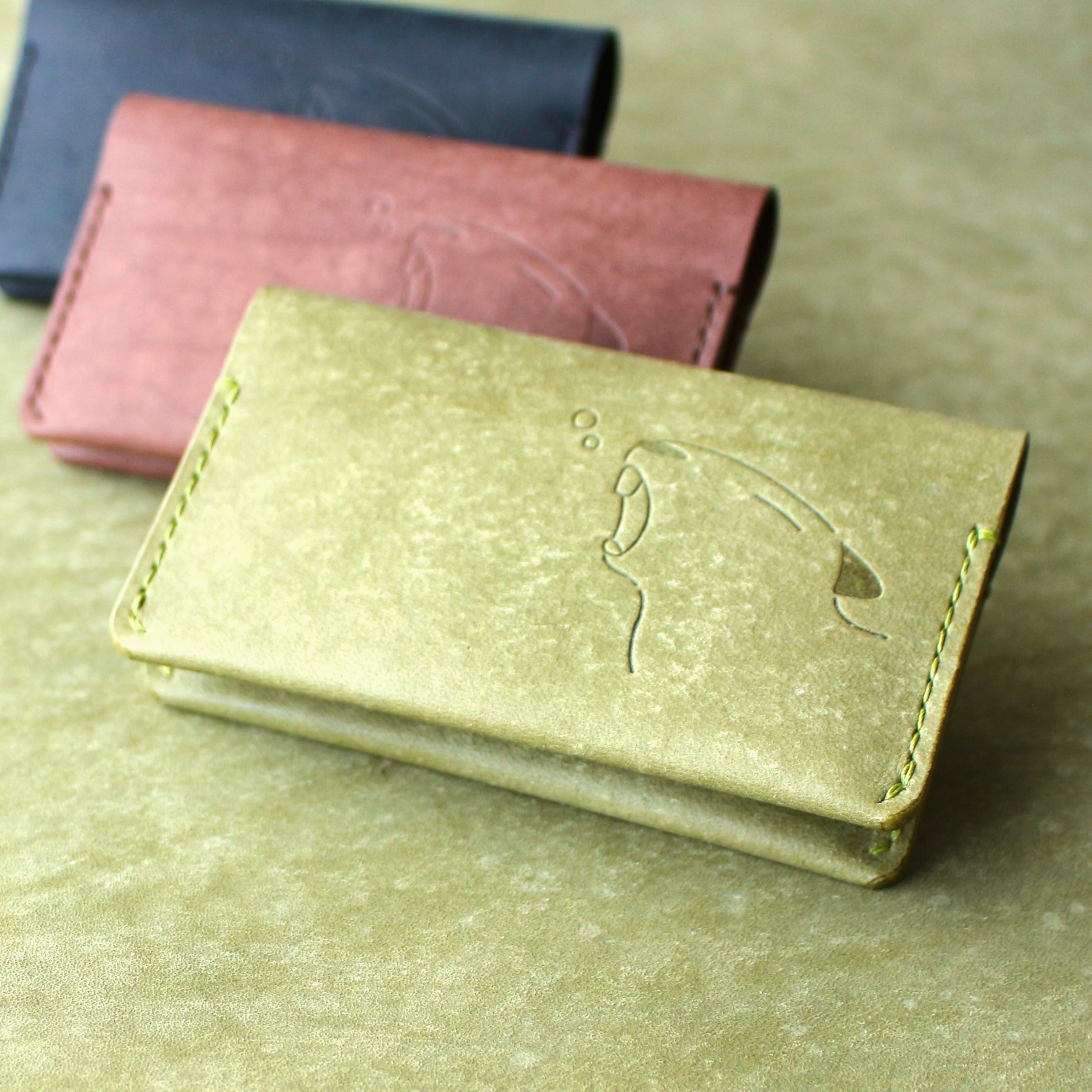 あくびカピバラで場が和む 本革の名刺入れ