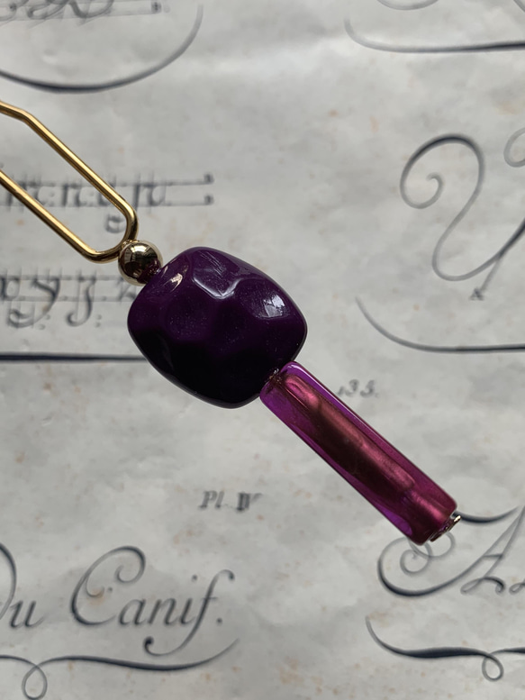 ビンテージ素材のスタイリッシュな紫の玉かんざし「略奪」 2枚目の画像