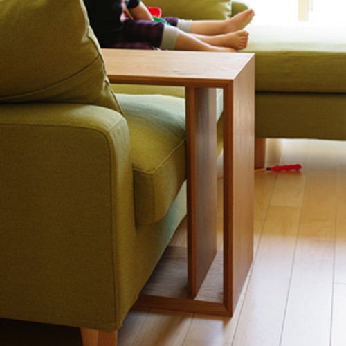 1台3役 センターテーブル／サイドテーブル／ベンチになる無垢ナラ材