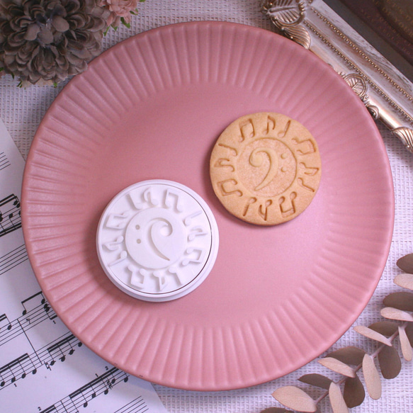 Φ50丸形クッキー型・「ヘ音記号/Ｂタイプ」・スタンプ付きクッキー型 2枚目の画像