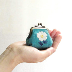 【送料無料】手刺繍の小さながま口『樹と小鳥』 5枚目の画像