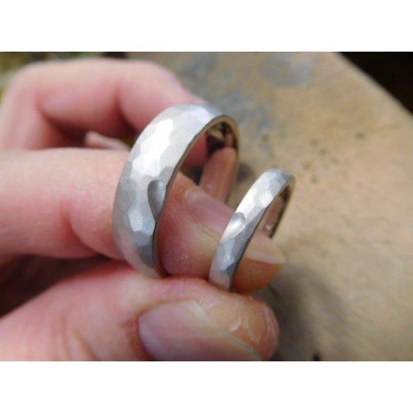鍛造 結婚指輪 プラチナ1000 純プラチナ プラチナ999 槌目 リング ハート 女性3mm 男性6mm 4枚目の画像