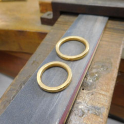 鍛造 結婚指輪 純金 24金 k24 槌目 甲丸 リング 細め 幅2.5mm ハート＆くすみ加工 8枚目の画像