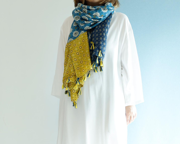 藍色和黃色柔軟大披肩 非常適合作為禮物或換季禮物 第3張的照片