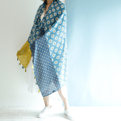 藍色和黃色柔軟大披肩 非常適合作為禮物或換季禮物 第8張的照片