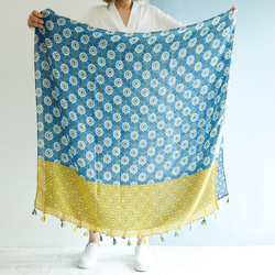 藍色和黃色柔軟大披肩 非常適合作為禮物或換季禮物 第5張的照片