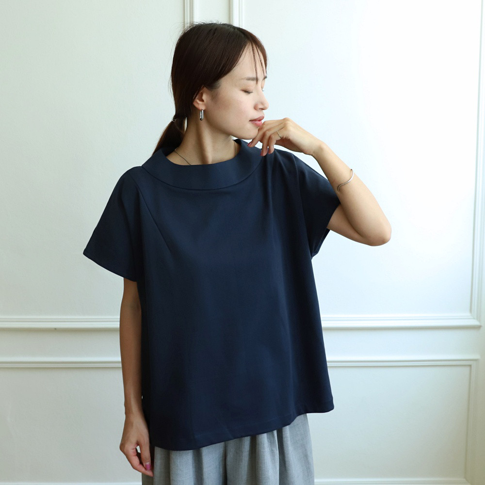 ゆとりあるネックラインで首元すっきり ボトルネック フレンチスリーブ カットソー　ネイビー　0458NV 7,600円