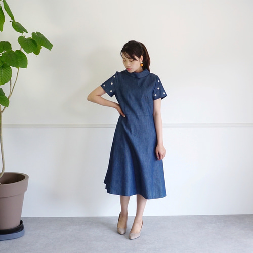 値下げ30％／マーガレット刺繍のデニムワンピース（ブルー）36,38  