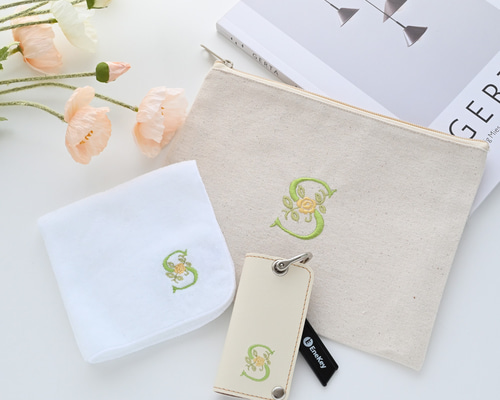 コンパクトキーケース ポーチ ハンカチ 【 刺繍 イニシャル 3点セット