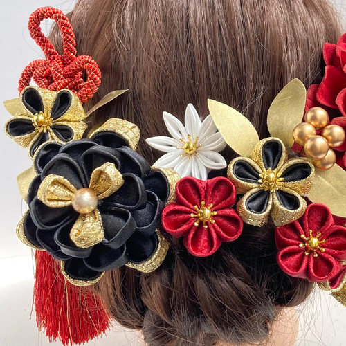 つまみ細工　髪飾り　黒　金　赤(エンジっぽい) 成人式 髪飾り つまみ細工 赤 黒 金 ゴールド 和装 飛天 - 成人