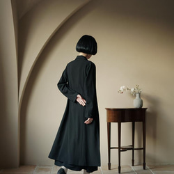 黑色 一粒扣西裝領新中式長袍外套 寬鬆版型灑脫長款休閒風衣 第4張的照片