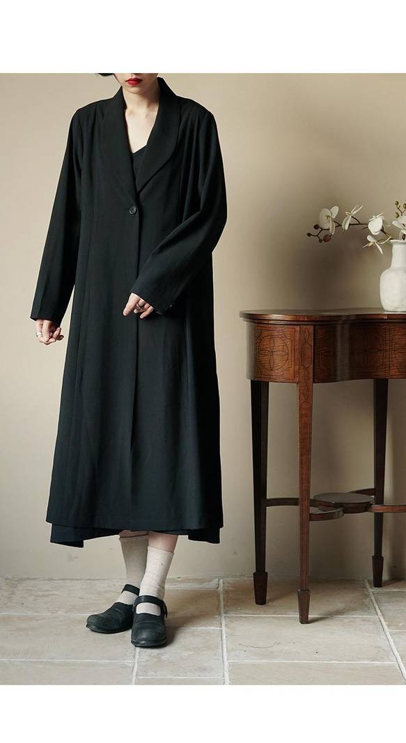 黑色 一粒扣西裝領新中式長袍外套 寬鬆版型灑脫長款休閒風衣 第11張的照片