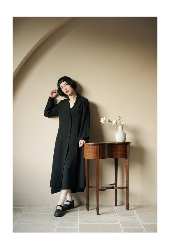 黑色 一粒扣西裝領新中式長袍外套 寬鬆版型灑脫長款休閒風衣 第9張的照片