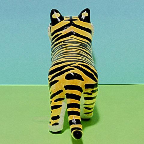 黄色のトラ（大）置物＃10（石粉粘土と新聞紙） その他置物 工房TAKA