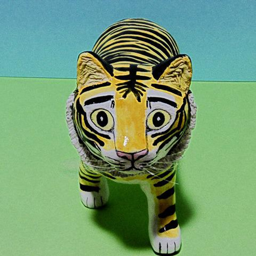 黄色のトラ（大）置物＃10（石粉粘土と新聞紙） その他置物 工房TAKA