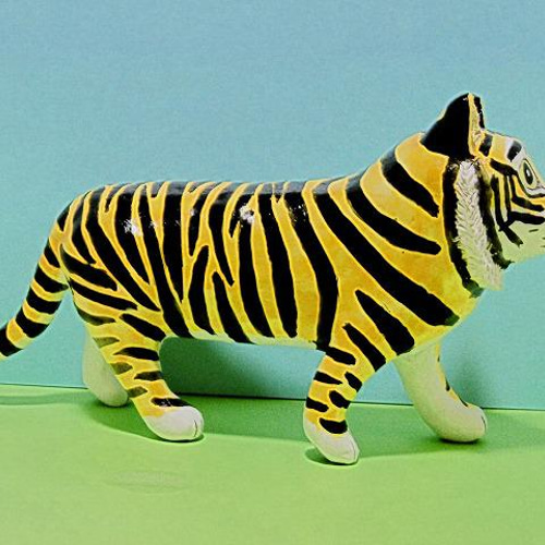 黄色のトラ（大）置物＃10（石粉粘土と新聞紙） その他置物 工房TAKA