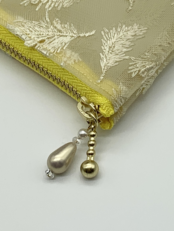 小さめ、刺繍ハードメッシュ　軽いセミシースルーのフラットなポーチ　黄色ファスナー　274 7枚目の画像