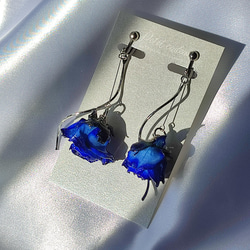 蝶 × 青薔薇 薔薇ピアス イヤリング ピアス（その他） ぷちかどー 通販