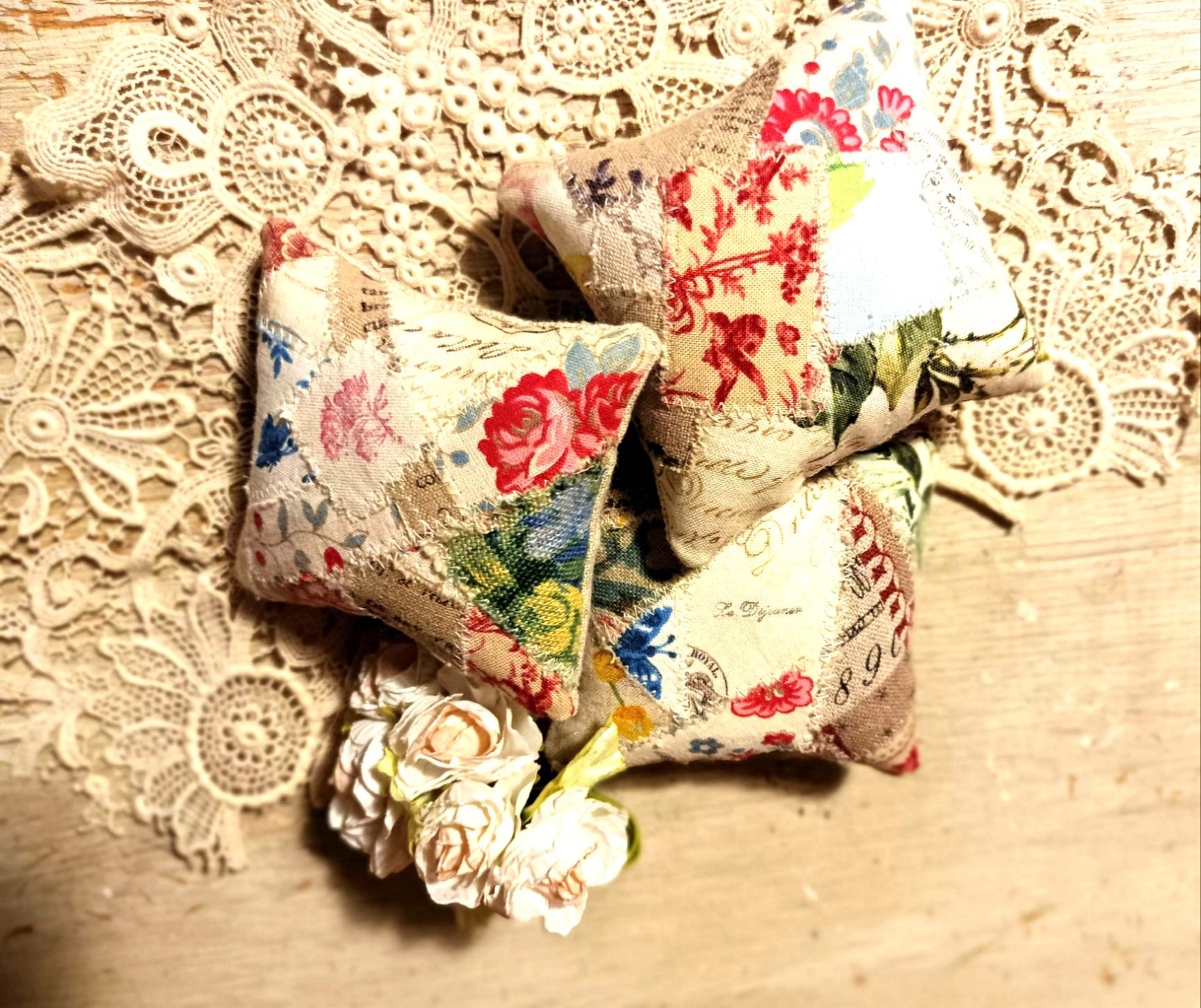 ♡アンティークヴィンテージベビーキルトヴィンテージファブリックベビーナーサリー ヴィンテージファブリック＊クレイジーキルトピンクッション