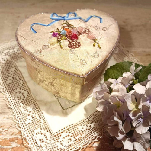 ハートBOX＊フラワーバスケットリボン刺繍 その他インテリア雑貨 Clan