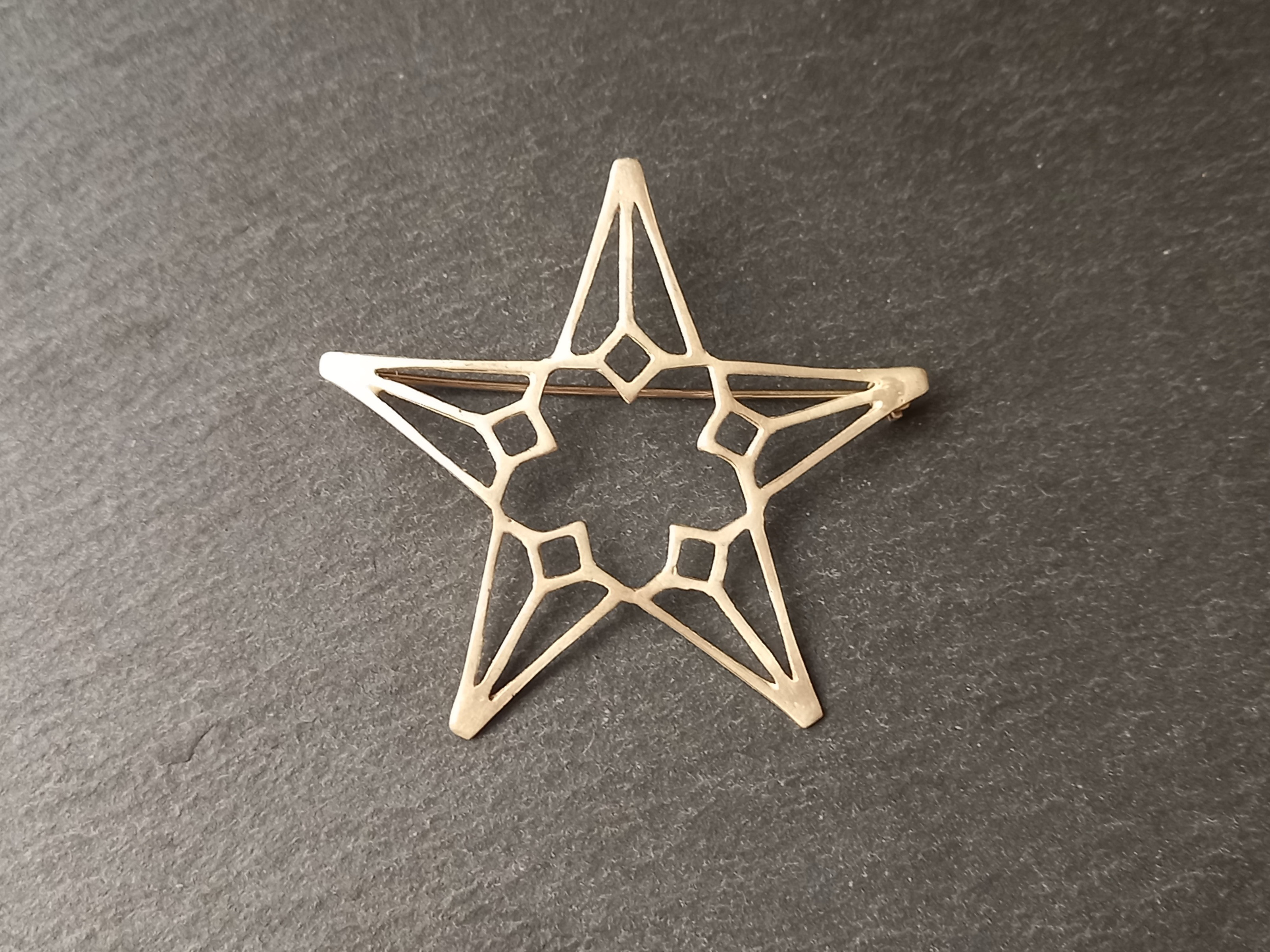 Utoka ☆ silver  レトロな星型  ブローチ