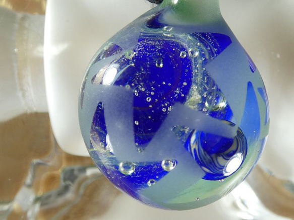 地球、星砂打ち（ガラス、トンボ玉、一点物、ペンダント） 10枚目の画像