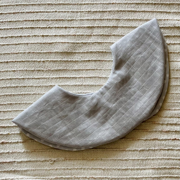 まるで付け襟❤️な360°リバーシブルスタイ。防水タイプ。アイスグレードット❇︎受注生産品❇︎ 4枚目の画像