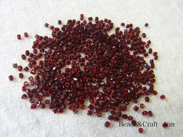 カットビーズ　赤×黒　 1枚目の画像