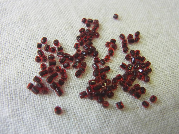 カットビーズ　赤×黒　 2枚目の画像