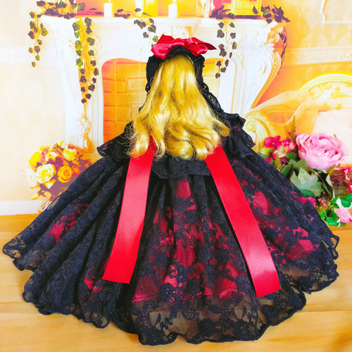 リカちゃんサイズ ブラックレースとレッドサテンの魔女ドレス