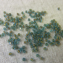 カットビーズ　ブルー×ベージュ 2枚目の画像