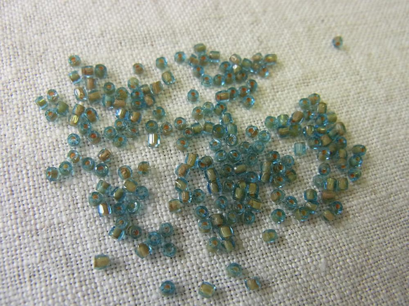 カットビーズ　ブルー×ベージュ 2枚目の画像