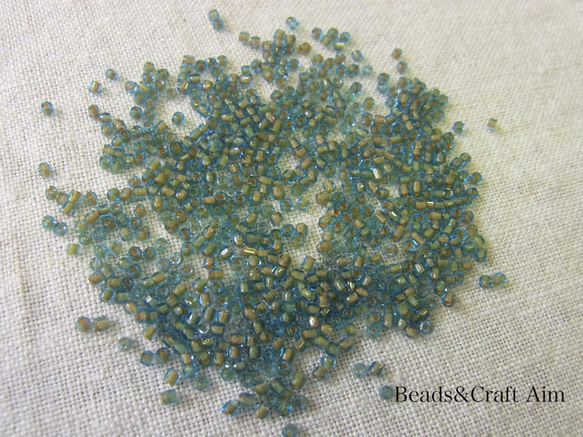 カットビーズ　ブルー×ベージュ 1枚目の画像