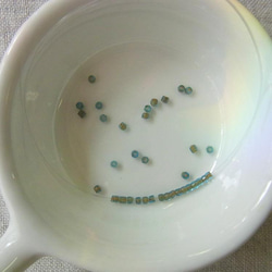 カットビーズ　ブルー×ベージュ 3枚目の画像