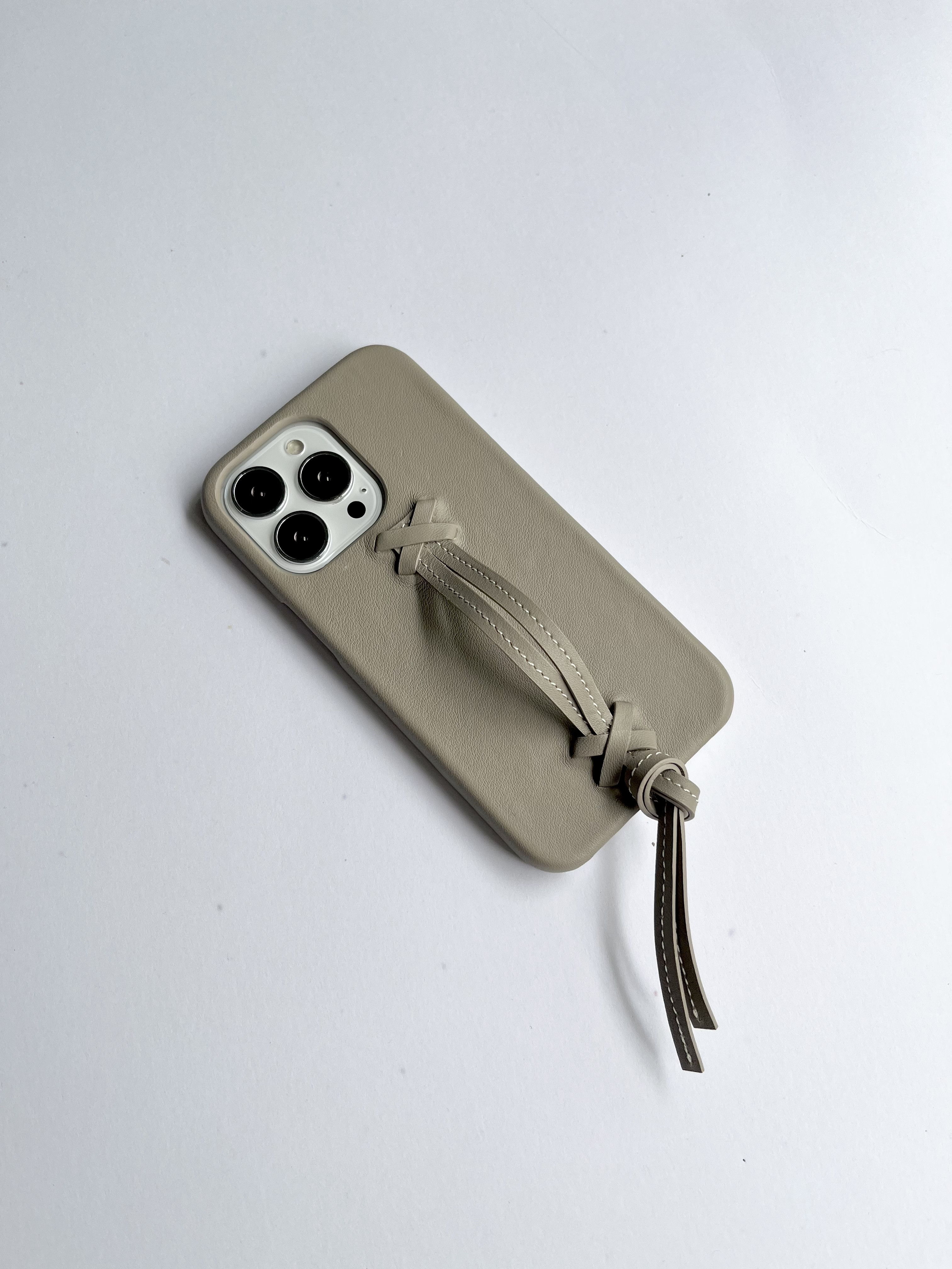 本革　レザー　ハンド付き☆イニシャルが入れられる　IPHONEケース
