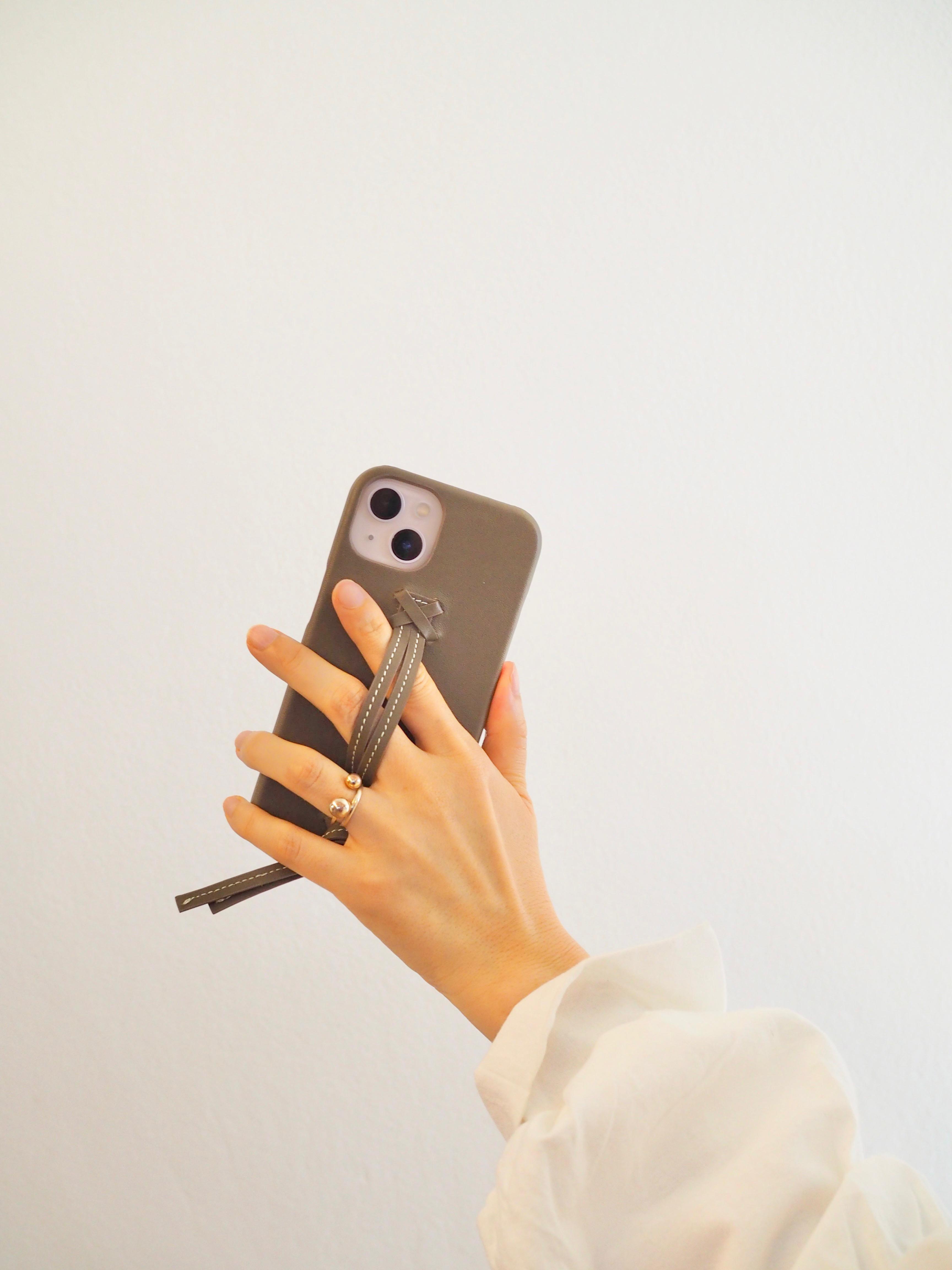 本革　レザー　ハンド付き☆イニシャルが入れられる　IPHONEケース