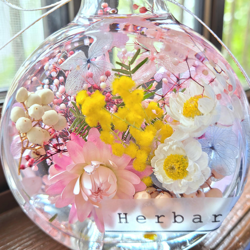 ミモザと花かんざしの桜色のハーバリウム 〜フラット150 ハー