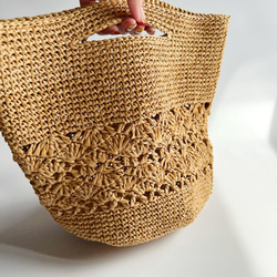 【かぎ針編み】丸底ハンドバッグ 花柄透かし模様 かごバッグ コットンラフィア 5枚目の画像