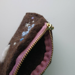 羊毛フェルト　ミニポーチ　ひつじ　雪の結晶　ブルー 3枚目の画像
