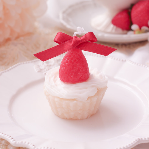 本物のようなキャンドル♡いちごのカップケーキ キャンドル