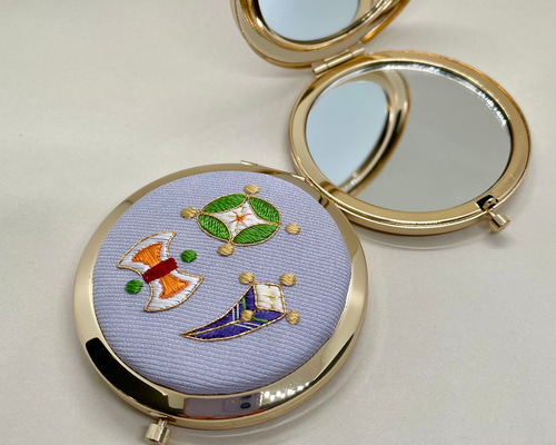 吉祥文様 刺繍コンパクトミラー 絹糸と金糸の日本刺繍 手鏡 りん 通販