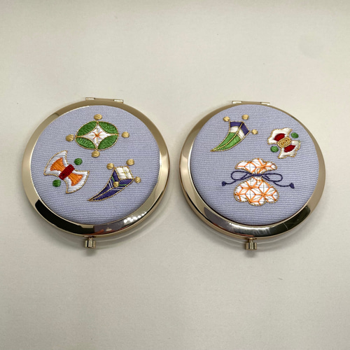 ハンドメード刺繍デザインの円形ミラー 吉祥文様 刺繍コンパクトミラー 絹糸と金糸の日本刺繍 手鏡 りん 通販