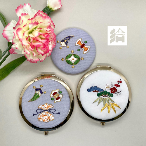 吉祥文様 刺繍コンパクトミラー 絹糸と金糸の日本刺繍 手鏡 りん